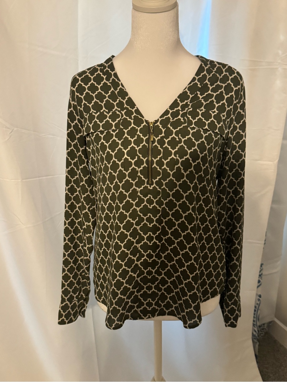 Express Olive & White Geometric Zip V-Neck Blouse